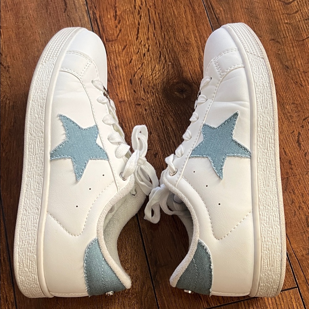 Lucky Step white star shoes